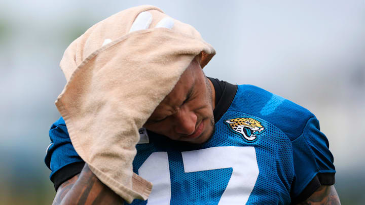 Jacksonville Jaguars tight end Evan Engram (17) wipes sweat during a combined NFL football training camp session between the Tampa Bay Buccaneers and Jacksonville Jaguars Thursday, Aug. 15, 2024 at EverBank Stadium’s Miller Electric Center in Jacksonville, Fla. [Corey Perrine/Florida Times-Union]