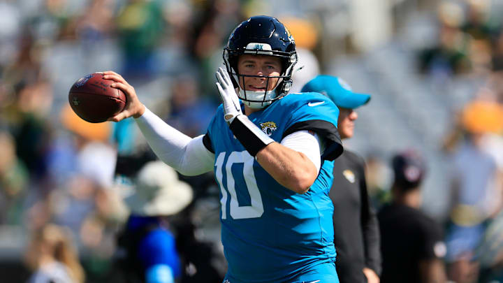 Jacksonville Jaguars quarterback Mac Jones (10) warms up before an NFL football matchup Sunday, Oct. 27, 2024 at EverBank Stadium in Jacksonville, Fla. [Corey Perrine/Florida Times-Union]