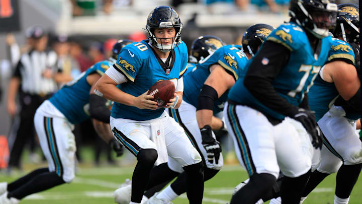 Jacksonville Jaguars quarterback Mac Jones (10) looks to handoff during the third quarter Sunday, Dec. 15, 2024 at EverBank Stadium in Jacksonville, Fla. The Jets held off the Jaguars 32-25. [Corey Perrine/Florida Times-Union]