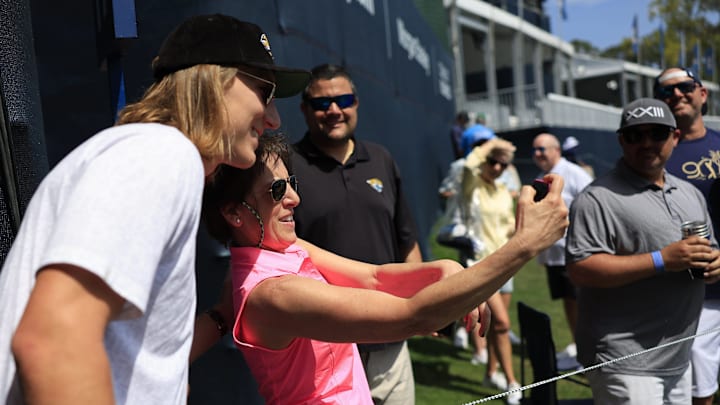 Every fan who comes to The Players Championship pays a visit to the Island Green at No. 17. Jaguars quarterback Trevor Lawrence did that in 2023, stopping to take photos with fans. Every fan who comes to The Players Championship pays a visit to the Island Green at No. 17. Jaguars quarterback Trevor Lawrence did that in 2023, stopping to take photos with fans.