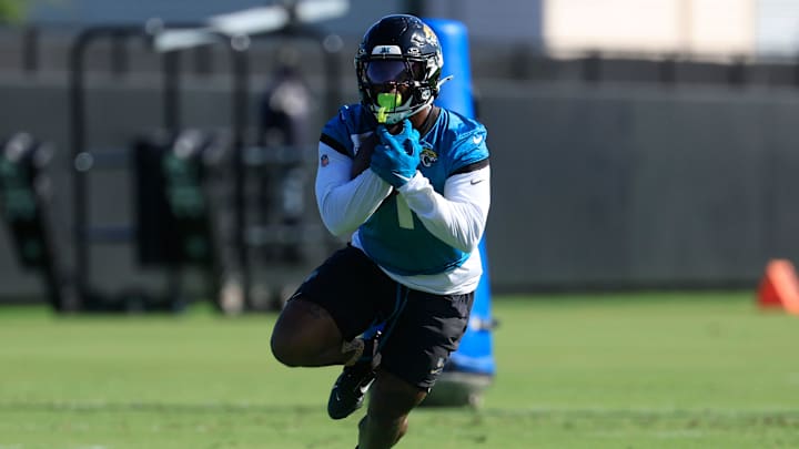 Jacksonville Jaguars running back Travis Etienne Jr. (1) runs the ball during the second mandatory minicamp at Miller Electric Center Wednesday, June 11, 2025 in Jacksonville, Fla.