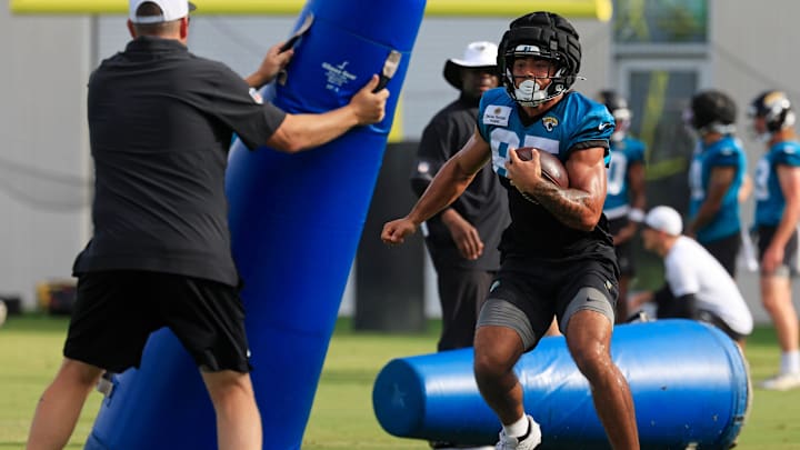 Jacksonville Jaguars tight end Brenton Strange (85) runs a route around obstacles during an NFL training camp session at the Miller Electric Center, Friday, July 25, 2025, in Jacksonville, Fla. [Corey Perrine/Florida Times-Union]