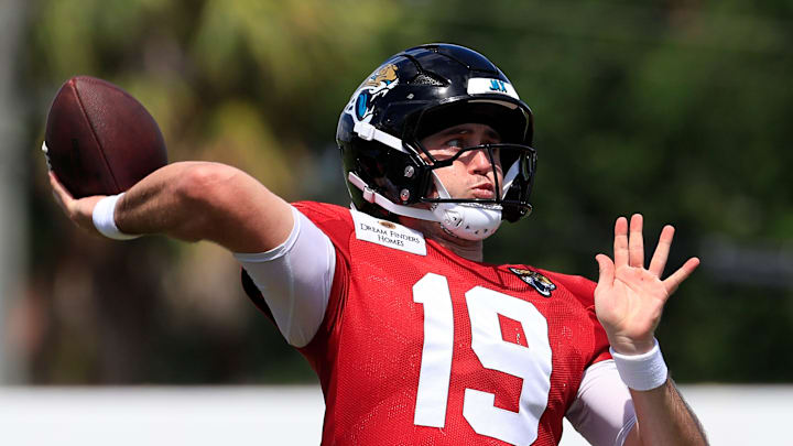 Jacksonville Jaguars quarterback Seth Henigan (19) throws the ball after an NFL training camp session at the Miller Electric Center, Thursday, Aug. 14, 2025 in Jacksonville, Fla.