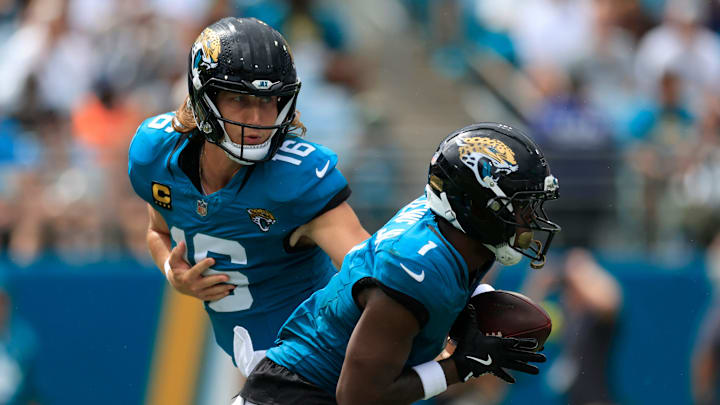 Jacksonville Jaguars quarterback Trevor Lawrence (16) hands off to Jacksonville Jaguars running back Travis Etienne Jr. (1) during the second quarter of an NFL football matchup at EverBank Stadium, Sunday, Sept. 7, 2025 in Jacksonville, Fla. [Corey Perrine/Florida Times-Union]