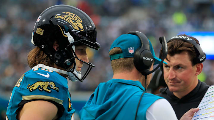 Jacksonville Jaguars quarterback Trevor Lawrence (16) looks on as head coach Liam Coen talks a play with offensive coordinator Grant Udinski looking on during the first quarter of an NFL football game at EverBank Stadium, Sunday, Dec. 7, 2025, in Jacksonville, Fla. The Jaguars defeated the Colts 36-19.
