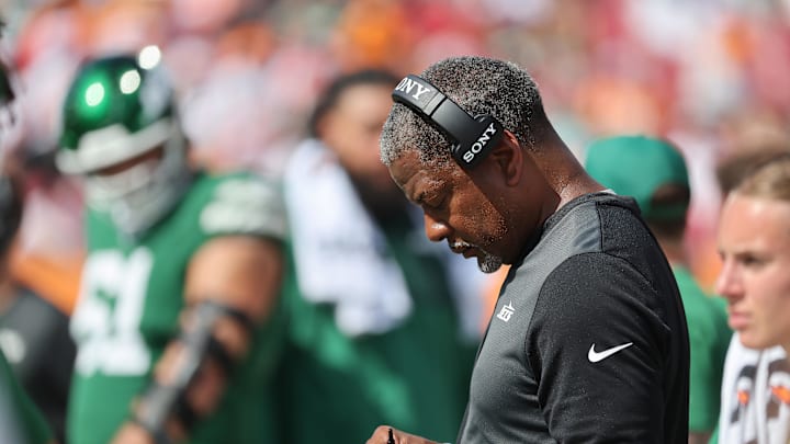 Sep 21, 2025; Tampa, Florida, USA; New York Jets head coach Aaron Glenn against the Tampa Bay Buccaneers during the second half at Raymond James Stadium. Mandatory Credit: Kim Klement Neitzel-Imagn Images Sep 21, 2025; Tampa, Florida, USA; New York Jets head coach Aaron Glenn against the Tampa Bay Buccaneers during the second half at Raymond James Stadium. Mandatory Credit: Kim Klement Neitzel-Imagn Images