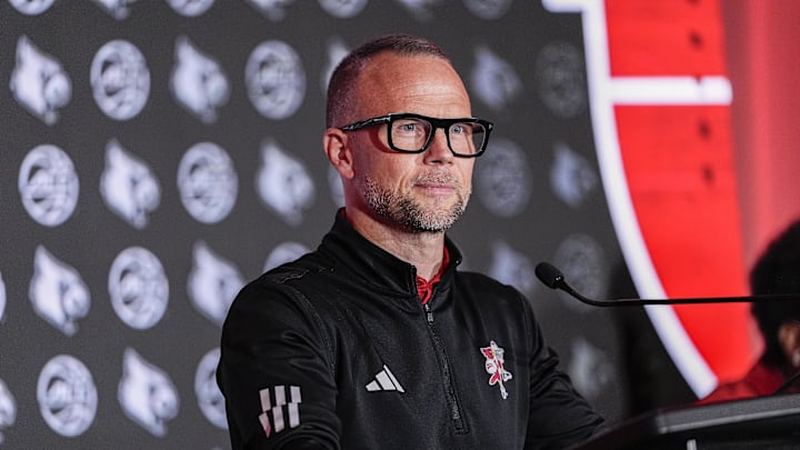 Oct 10, 2024; Charlotte, NC, USA; Louisville head coach Pat Kelsey answers questions from the media at The Hilton Charlotte Uptown. Mandatory Credit: Jim Dedmon-Imagn Images