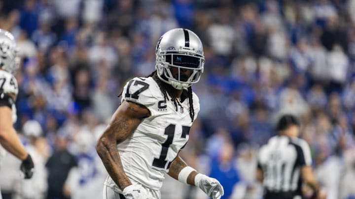 Former NFL Great Weighs in on Raiders WR Davante Adams Saga