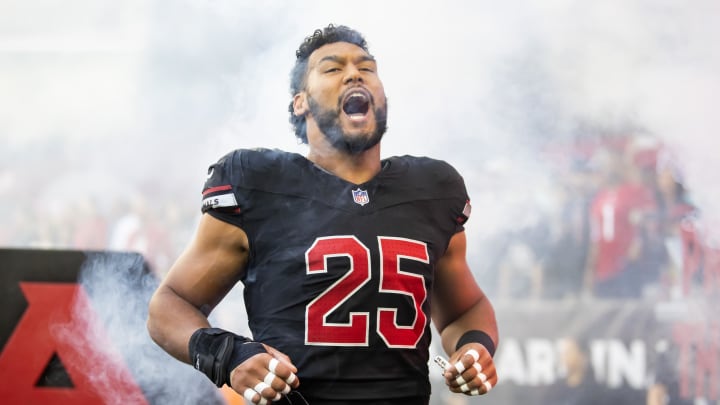 Nov 26, 2023; Glendale, Arizona, USA; Arizona Cardinals linebacker Zaven Collins (25) reacts against Nov 26, 2023; Glendale, Arizona, USA; Arizona Cardinals linebacker Zaven Collins (25) reacts against