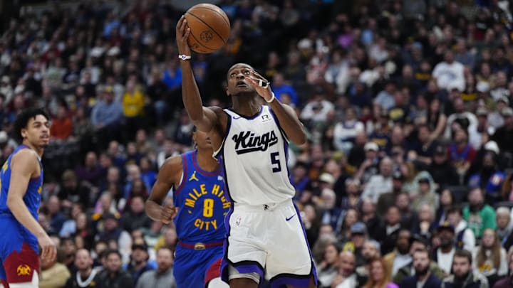 De'Aaron Fox is averaging 25.2 points, 5.0 rebounds, and 6.2 assists during the 2024-25 season for the Sacramento Kings.