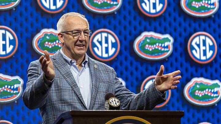 Oct 15, 2025; Birmingham, AL, USA; SEC commissioner Greg Sankey introduces Florida Gators head coach Todd Golden during SEC Media Days at Grand Bohemian Hotel. Mandatory Credit: Vasha Hunt-Imagn Images Oct 15, 2025; Birmingham, AL, USA; SEC commissioner Greg Sankey introduces Florida Gators head coach Todd Golden during SEC Media Days at Grand Bohemian Hotel. Mandatory Credit: Vasha Hunt-Imagn Images
