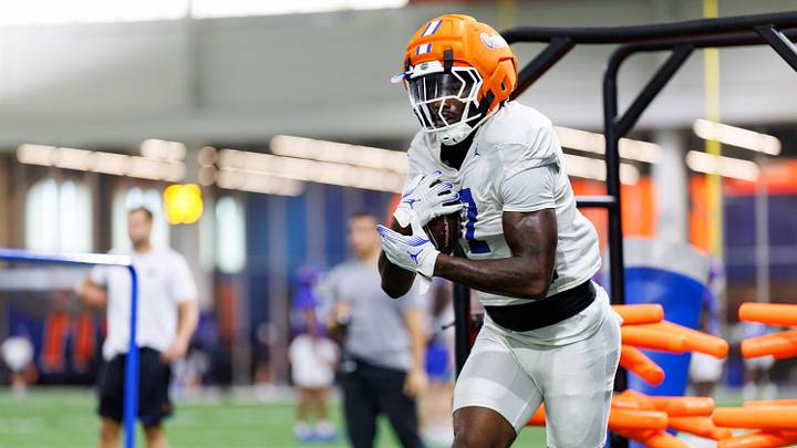 Florida Gators tight end Amir Jackson (7) runs with the ball during fall football practice at Sanders Indoor Practice Facility at the University of Florida in Gainesville, FL on Thursday, August 14, 2025. [Matt Pendleton/Gainesville Sun]