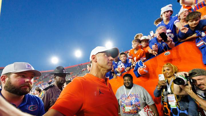 Sep 26, 2026; Gainesville, Florida, USA; Florida Gators head coach Jon Sumrall shakes hands while entering the team tunnel after a game against the Mississippi Rebels at Ben Hill Griffin Stadium. Mandatory Credit: Matt Pendleton-Imagn Images Sep 26, 2026; Gainesville, Florida, USA; Florida Gators head coach Jon Sumrall shakes hands while entering the team tunnel after a game against the Mississippi Rebels at Ben Hill Griffin Stadium. Mandatory Credit: Matt Pendleton-Imagn Images