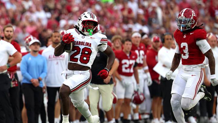 Sep 26, 2026; Tuscaloosa, Alabama, USA; Alabama Crimson Tide defensive back Keon Sabb (3) pursues South Carolina Gamecocks running back Matt Fuller (28) down the sideline during the first quarter at Saban Field at Bryant-Denny Stadium. Mandatory Credit: David Leong-Imagn Images Sep 26, 2026; Tuscaloosa, Alabama, USA; Alabama Crimson Tide defensive back Keon Sabb (3) pursues South Carolina Gamecocks running back Matt Fuller (28) down the sideline during the first quarter at Saban Field at Bryant-Denny Stadium. Mandatory Credit: David Leong-Imagn Images