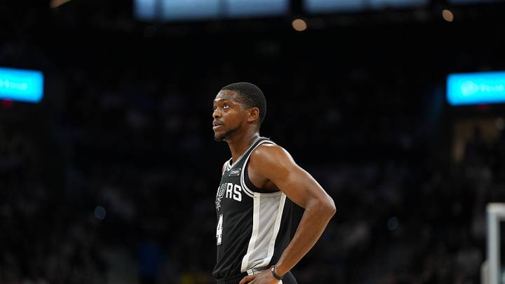 Mar 21, 2026; San Antonio, Texas, USA; San Antonio Spurs guard De'aaron Fox (4) looks up in the first half against the Indiana Pacers at Frost Bank Center. Mandatory Credit: Daniel Dunn-Imagn Images Mar 21, 2026; San Antonio, Texas, USA; San Antonio Spurs guard De'aaron Fox (4) looks up in the first half against the Indiana Pacers at Frost Bank Center. Mandatory Credit: Daniel Dunn-Imagn Images