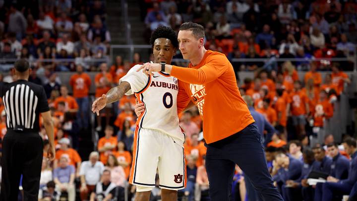 Feb 21, 2026; Auburn, Alabama, USA; Auburn Tigers head coach Steven Pearl talks with guard Tahaad Pettiford (0) during the first half against the Kentucky Wildcats at Neville Arena. Mandatory Credit: John Reed-Imagn Images Feb 21, 2026; Auburn, Alabama, USA; Auburn Tigers head coach Steven Pearl talks with guard Tahaad Pettiford (0) during the first half against the Kentucky Wildcats at Neville Arena. Mandatory Credit: John Reed-Imagn Images