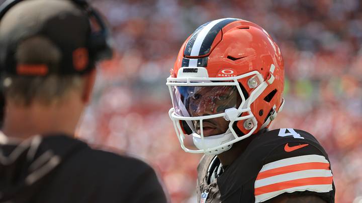 Sep 20, 2026; Tampa, Florida, USA; Cleveland Browns quarterback Deshaun Watson (4) talks with head coach Todd Monken on during the second half against the Tampa Bay Buccaneers at Raymond James Stadium. Mandatory Credit: Kim Klement Neitzel-Imagn Images Sep 20, 2026; Tampa, Florida, USA; Cleveland Browns quarterback Deshaun Watson (4) talks with head coach Todd Monken on during the second half against the Tampa Bay Buccaneers at Raymond James Stadium. Mandatory Credit: Kim Klement Neitzel-Imagn Images