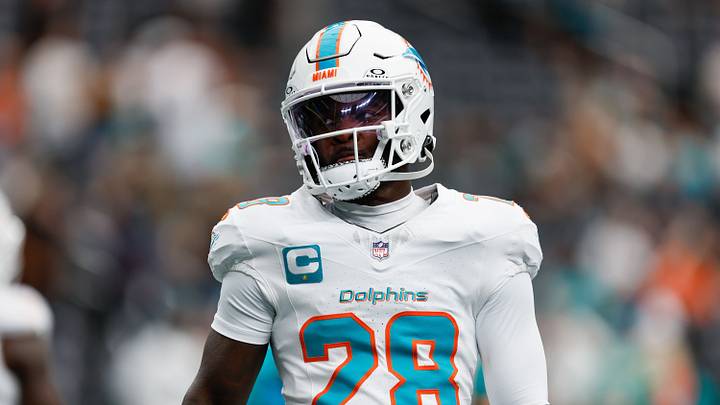 Sep 13, 2026; Paradise, Nevada, USA; Miami Dolphins running back De’Von Achane (28) warms up before the game against the Las Vegas Raiders at Allegiant Stadium. Sep 13, 2026; Paradise, Nevada, USA; Miami Dolphins running back De’Von Achane (28) warms up before the game against the Las Vegas Raiders at Allegiant Stadium.