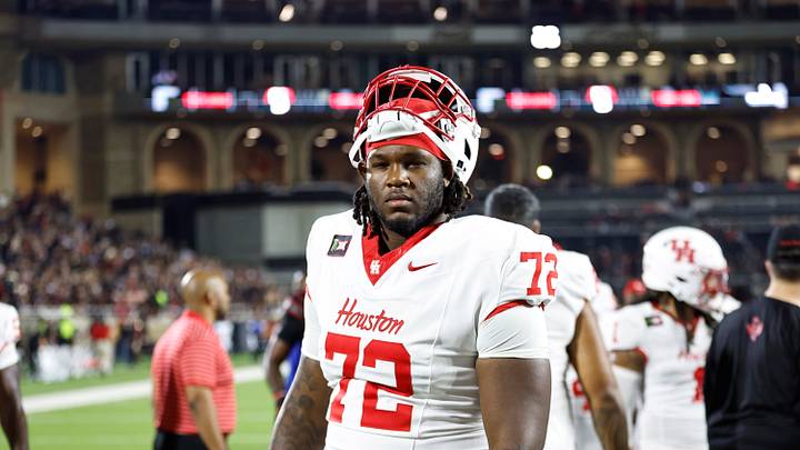 Houston Cougars offensive lineman RJ Lee leaves the field after the game against the Texas Tech Red Raiders at Galaxy Stadium. Mandatory Credit: Michael C. Johnson-Imagn Images Houston Cougars offensive lineman RJ Lee leaves the field after the game against the Texas Tech Red Raiders at Galaxy Stadium. Mandatory Credit: Michael C. Johnson-Imagn Images