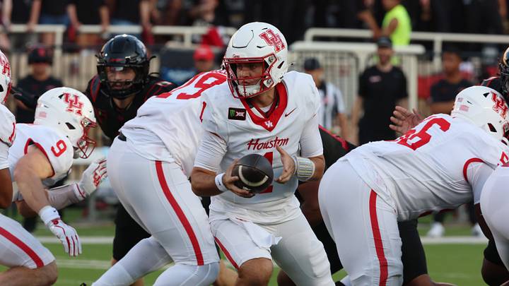 Sep 18, 2026; Lubbock, Texas, USA; Houston Cougars quarterback Conner Weigman (1) prepares to hand the ball off in the first half against the Texas Tech Red Raiders at Galaxy Stadium. Mandatory Credit: Michael C. Johnson-Imagn Images Sep 18, 2026; Lubbock, Texas, USA; Houston Cougars quarterback Conner Weigman (1) prepares to hand the ball off in the first half against the Texas Tech Red Raiders at Galaxy Stadium. Mandatory Credit: Michael C. Johnson-Imagn Images