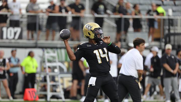 UCF QB Alonza Barnett III warms up before a game against Bethune-Cookman at Acrisure Bounce House. Mandatory Credit: Mike Watters-Imagn Images UCF QB Alonza Barnett III warms up before a game against Bethune-Cookman at Acrisure Bounce House. Mandatory Credit: Mike Watters-Imagn Images