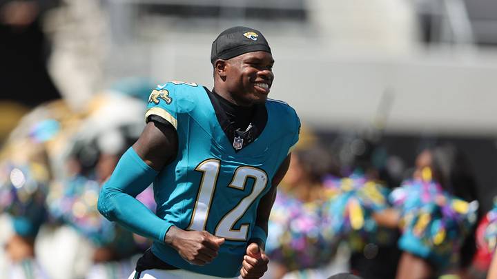 Sep 27, 2026; Jacksonville, Florida, USA; Jacksonville Jaguars wide receiver Travis Hunter (12) runs out for player introductions prior to a game against the New England Patriots at EverBank Stadium. Mandatory Credit: Morgan Tencza-Imagn Images Sep 27, 2026; Jacksonville, Florida, USA; Jacksonville Jaguars wide receiver Travis Hunter (12) runs out for player introductions prior to a game against the New England Patriots at EverBank Stadium. Mandatory Credit: Morgan Tencza-Imagn Images