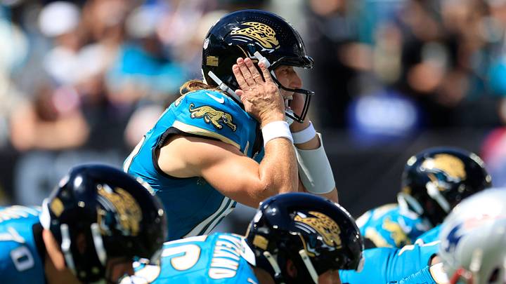 Jacksonville Jaguars quarterback Trevor Lawrence (16) calls a play during the first quarter of an NFL football matchup at EverBank Stadium on Sunday, Sept. 27, 2026, in Jacksonville, Fla. [Corey Perrine/Florida Times-Union]