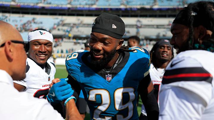 Jacksonville Jaguars safety Eric Murray (29) greets familiar faces on the Houston Texans side after the game of an NFL football matchup at EverBank Stadium, Sunday, Sept. 21, 2025, in Jacksonville, Fla. The Jaguars defeated the Texans 17-10. Jacksonville Jaguars safety Eric Murray (29) greets familiar faces on the Houston Texans side after the game of an NFL football matchup at EverBank Stadium, Sunday, Sept. 21, 2025, in Jacksonville, Fla. The Jaguars defeated the Texans 17-10.