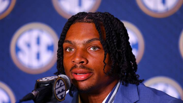 Jul 20, 2026; Tampa, FL, USA; Tennessee Volunteers running back Desean Bishop (18) speaks to the press during SEC Football Kickoff Media Day at the Tampa Marriott. Mandatory Credit: Nathan Ray Seebeck-Imagn Images Jul 20, 2026; Tampa, FL, USA; Tennessee Volunteers running back Desean Bishop (18) speaks to the press during SEC Football Kickoff Media Day at the Tampa Marriott. Mandatory Credit: Nathan Ray Seebeck-Imagn Images