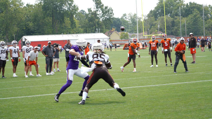 Browns QB Deshaun Watson throws to David Njoku during Day 2 of joint practices with the Minnesota Vikings Browns QB Deshaun Watson throws to David Njoku during Day 2 of joint practices with the Minnesota Vikings