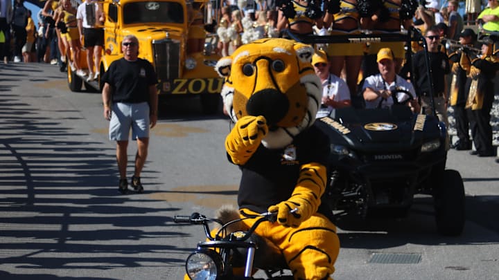 Sept 27, 2025; Columbia, Missouri, USA; Missouri Tigers mascot Truman the Tiger points at fans during Tiger Walk prior to the Week 5 game against UMass. Sept 27, 2025; Columbia, Missouri, USA; Missouri Tigers mascot Truman the Tiger points at fans during Tiger Walk prior to the Week 5 game against UMass.
