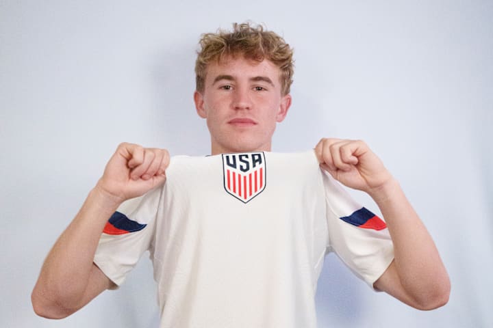 阿德里安·吉尔。