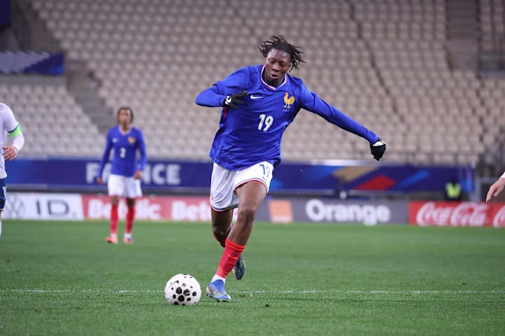 卡德尔·梅伊泰代表法国U21队