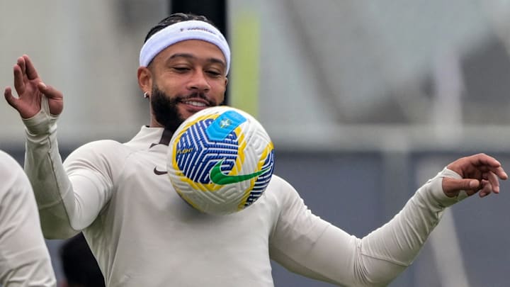 Depay é a principal contratação do Corinthians na temporada