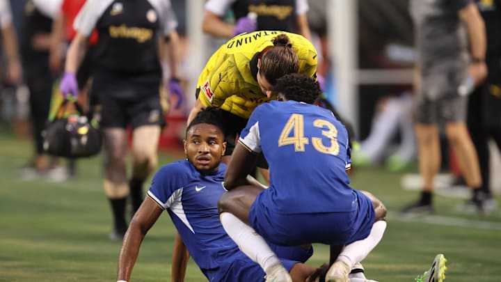 Gegen den BVB verletzte sich Nkunku am Knie Gegen den BVB verletzte sich Nkunku am Knie