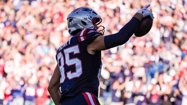 Oct 18, 2026; Foxborough, Massachusetts, USA; New England Patriots tight end Hunter Henry (85) reacts after his touchdown against the New York Jets in the second half at Gillette Stadium. Mandatory Credit: David Butler II-Imagn Images