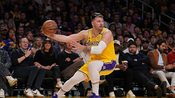 Golden State Warriors v Los Angeles Lakers