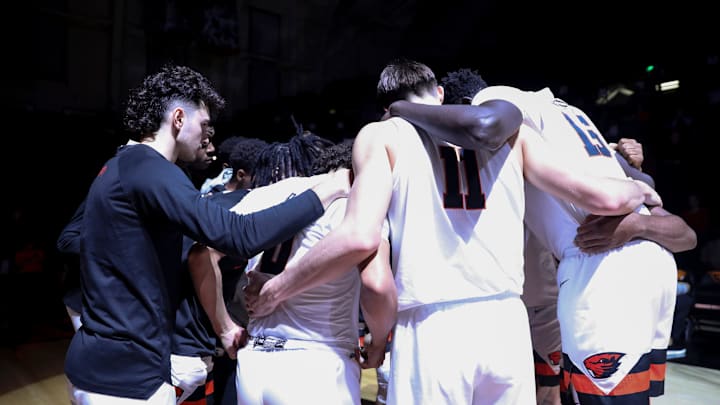 Oregon State huddles before the men   s basketball game against Bushnell on Tuesday, Nov. 15, 2022 at OSU in Corvallis, Ore.

Osuvsbushnell085