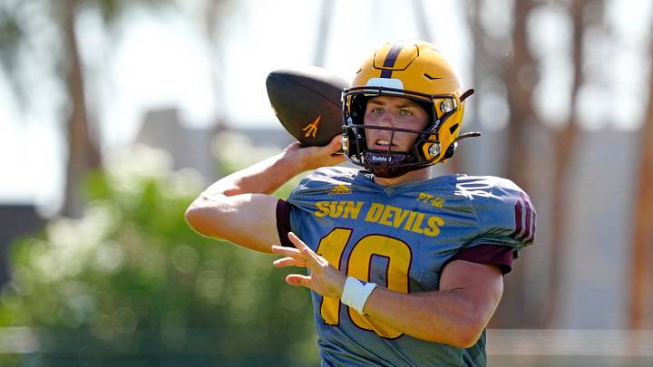 August 15, 2024; Tempe, Ariz., U.S.; ASU quarterback Sam Leavitt (10) throws a pass during practice. August 15, 2024; Tempe, Ariz., U.S.; ASU quarterback Sam Leavitt (10) throws a pass during practice.