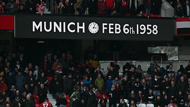 Manchester United fans remember those lost in their team's history.