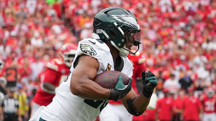 Sep 14, 2025; Kansas City, Missouri, USA; Philadelphia Eagles quarterback Jalen Hurts (1) carries the ball against the Kansas City Chiefs during the second quarter of the game at GEHA Field at Arrowhead Stadium. Mandatory Credit: Denny Medley-Imagn Images Sep 14, 2025; Kansas City, Missouri, USA; Philadelphia Eagles quarterback Jalen Hurts (1) carries the ball against the Kansas City Chiefs during the second quarter of the game at GEHA Field at Arrowhead Stadium. Mandatory Credit: Denny Medley-Imagn Images