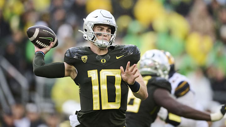 Nov 4, 2023; Eugene, Oregon, USA; Oregon Ducks quarterback Bo Nix (10) throws a pass during the