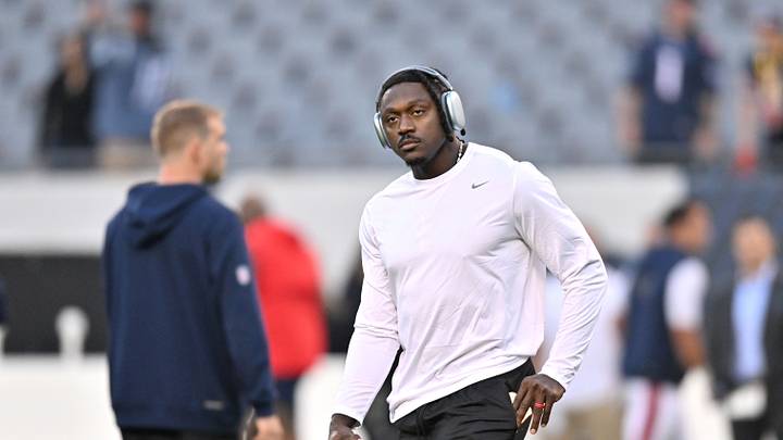 Oct 22, 2026; Chicago, Illinois, USA; New England Patriots wide receiver A.J. Brown (1) warms up prior to the game against the Chicago Bears at Soldier Field. Mandatory Credit: Patrick Gorski-Imagn Images Oct 22, 2026; Chicago, Illinois, USA; New England Patriots wide receiver A.J. Brown (1) warms up prior to the game against the Chicago Bears at Soldier Field. Mandatory Credit: Patrick Gorski-Imagn Images
