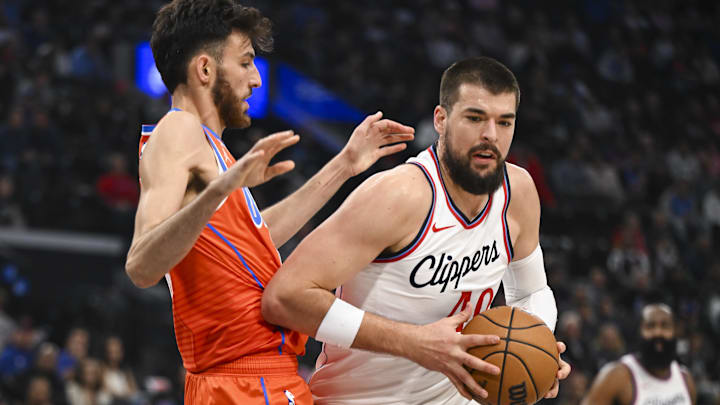 Nov 2, 2024; Inglewood, California, USA; LA Clippers center Ivica Zubac (40) looks to pass against Oklahoma City Thunder forward Chet Holmgren (7) during the first half at Intuit Dome. Mandatory Credit: Jonathan Hui-Imagn Images