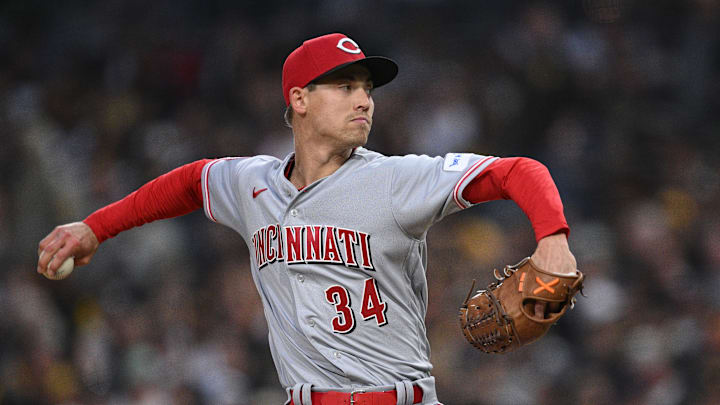 Cincinnati Reds starting pitcher Luke Weaver (34) throws a pitch.