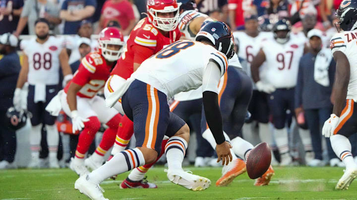 Aug 22, 2025; Kansas City, Missouri, USA; Chicago Bears quarterback Caleb Williams (18) fumbles a handoff against the Chicago Bears during the first half of the game at GEHA Field at Arrowhead Stadium. Mandatory Credit: Denny Medley-Imagn Images Aug 22, 2025; Kansas City, Missouri, USA; Chicago Bears quarterback Caleb Williams (18) fumbles a handoff against the Chicago Bears during the first half of the game at GEHA Field at Arrowhead Stadium. Mandatory Credit: Denny Medley-Imagn Images