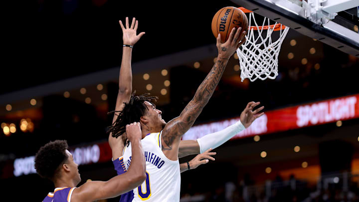 Phoenix Suns v Los Angeles Lakers