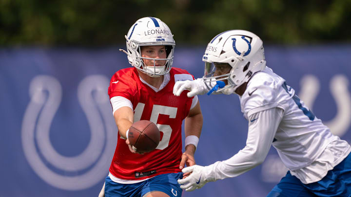 Jun 12, 2025; Indianapolis, IN, USA; Indianapolis Colts quarterback Riley Leonard (15) hands the ball off during training camp at the Farm Bureau Football complex. Mandatory Credit: Marc Lebryk-Imagn Images Jun 12, 2025; Indianapolis, IN, USA; Indianapolis Colts quarterback Riley Leonard (15) hands the ball off during training camp at the Farm Bureau Football complex. Mandatory Credit: Marc Lebryk-Imagn Images