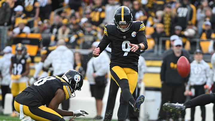 Nov 17, 2024; Pittsburgh, Pennsylvania, USA; Pittsburgh Steelers place kicker Chris Boswell (9) kicks a 27 yard filed goal during the third quarter against the Baltimore Ravens at Acrisure Stadium. Mandatory Credit: Barry Reeger-Imagn Images Nov 17, 2024; Pittsburgh, Pennsylvania, USA; Pittsburgh Steelers place kicker Chris Boswell (9) kicks a 27 yard filed goal during the third quarter against the Baltimore Ravens at Acrisure Stadium. Mandatory Credit: Barry Reeger-Imagn Images