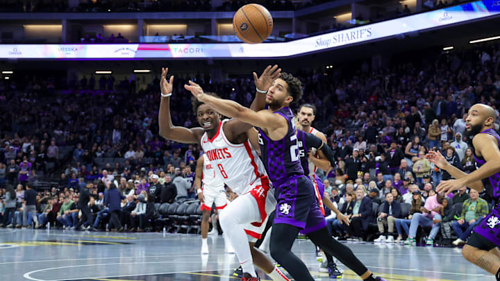 Dec 3, 2024; Sacramento, California, USA; Sacramento Kings guard Colby Jones (20) and Houston Rockets forward Jae'Sean Tate (8) scramble for the ball during the fourth quarter at Golden 1 Center. Mandatory Credit: Sergio Estrada-Imagn Images